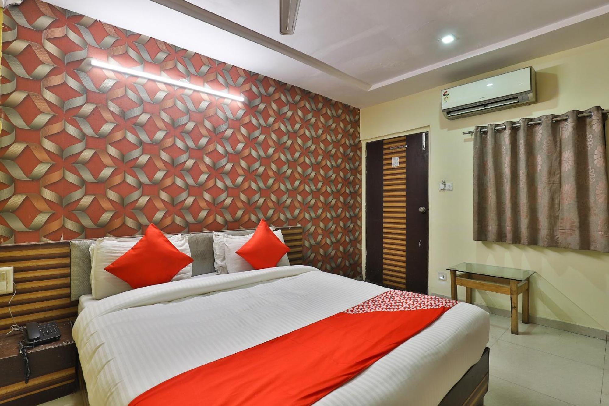 Spot On Hotel Shreeji Palace Ahmedabad Ngoại thất bức ảnh
