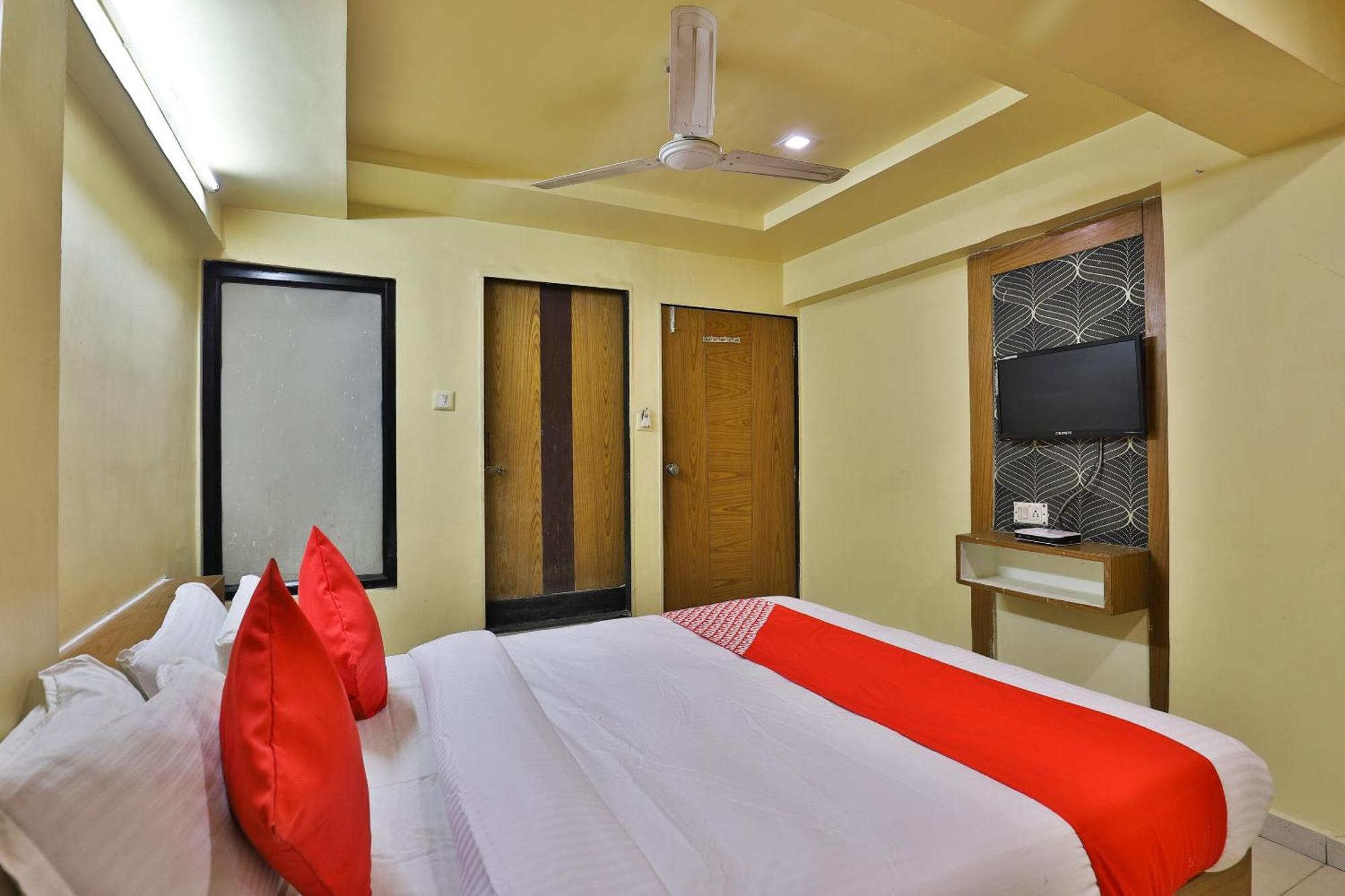 Spot On Hotel Shreeji Palace Ahmedabad Ngoại thất bức ảnh