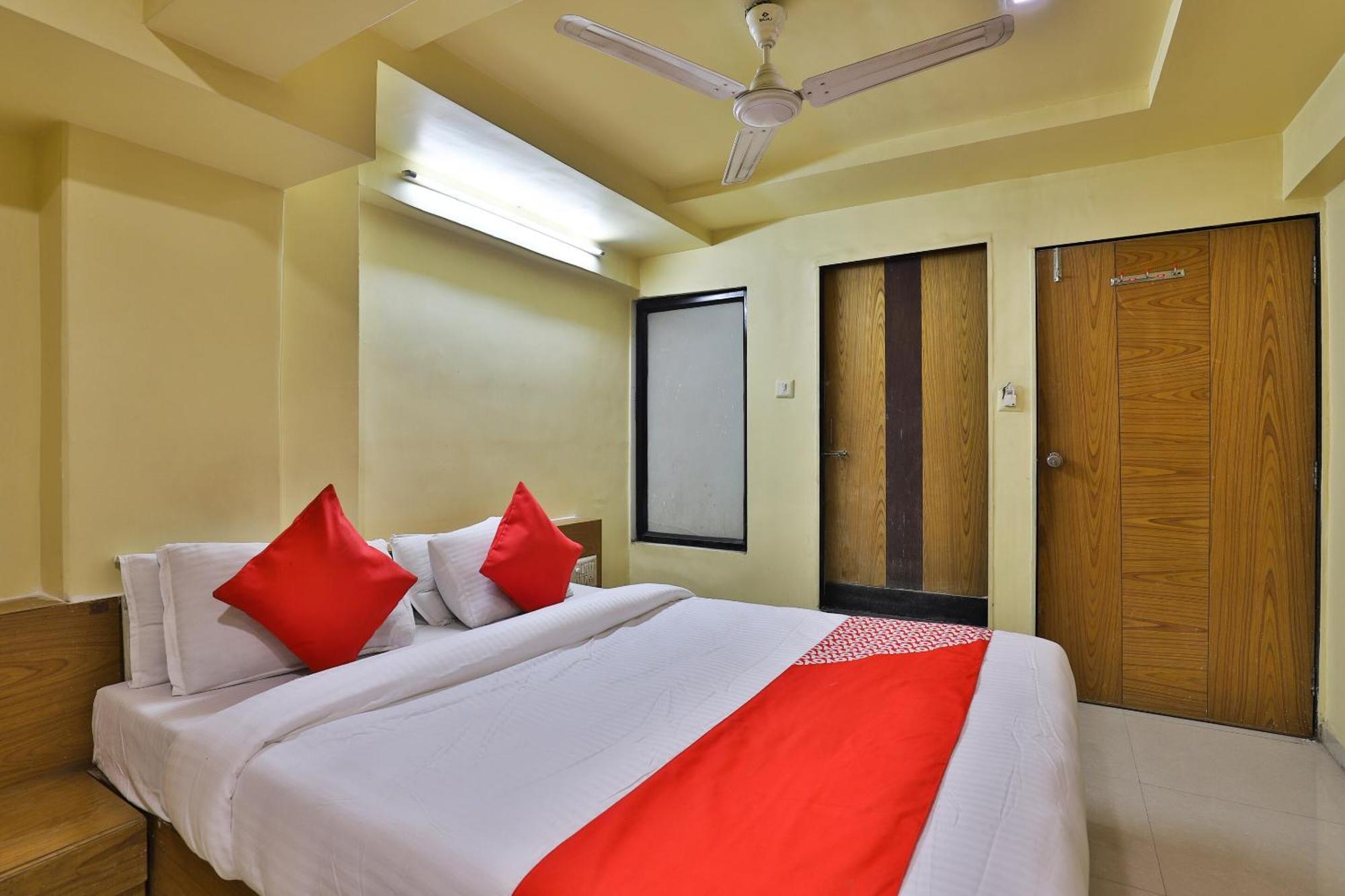 Spot On Hotel Shreeji Palace Ahmedabad Ngoại thất bức ảnh