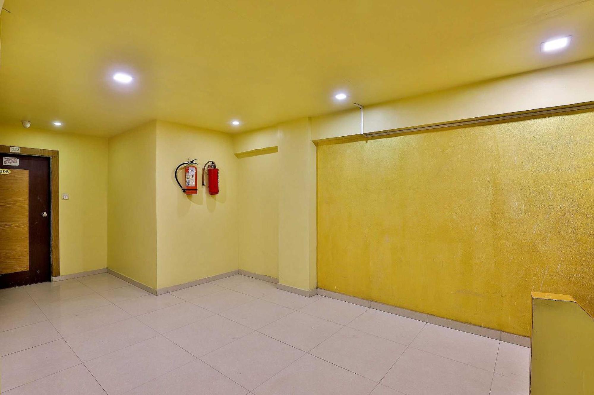 Spot On Hotel Shreeji Palace Ahmedabad Ngoại thất bức ảnh