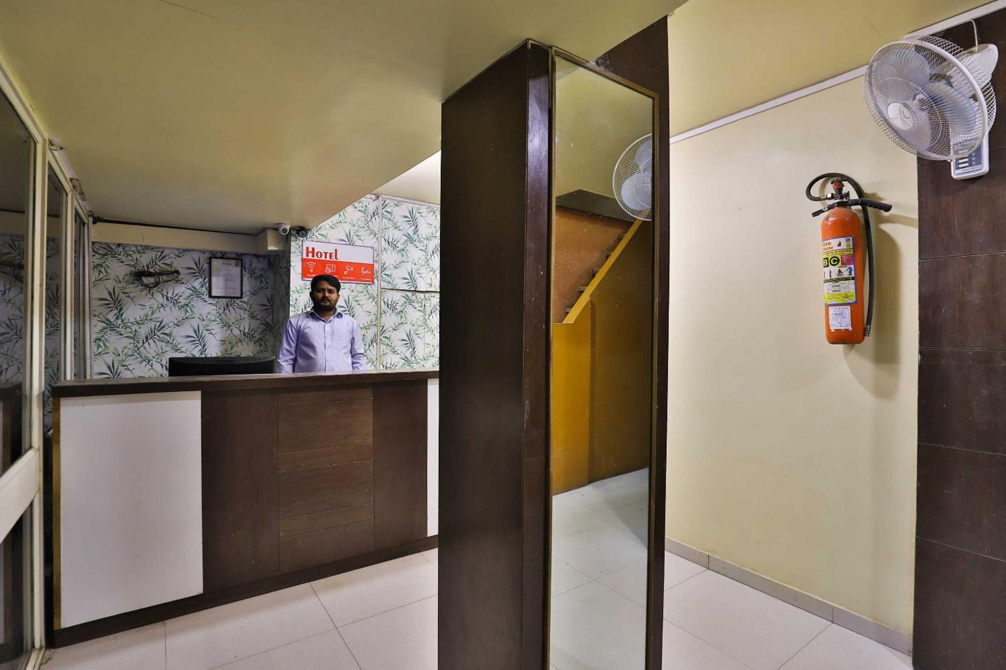 Spot On Hotel Shreeji Palace Ahmedabad Ngoại thất bức ảnh