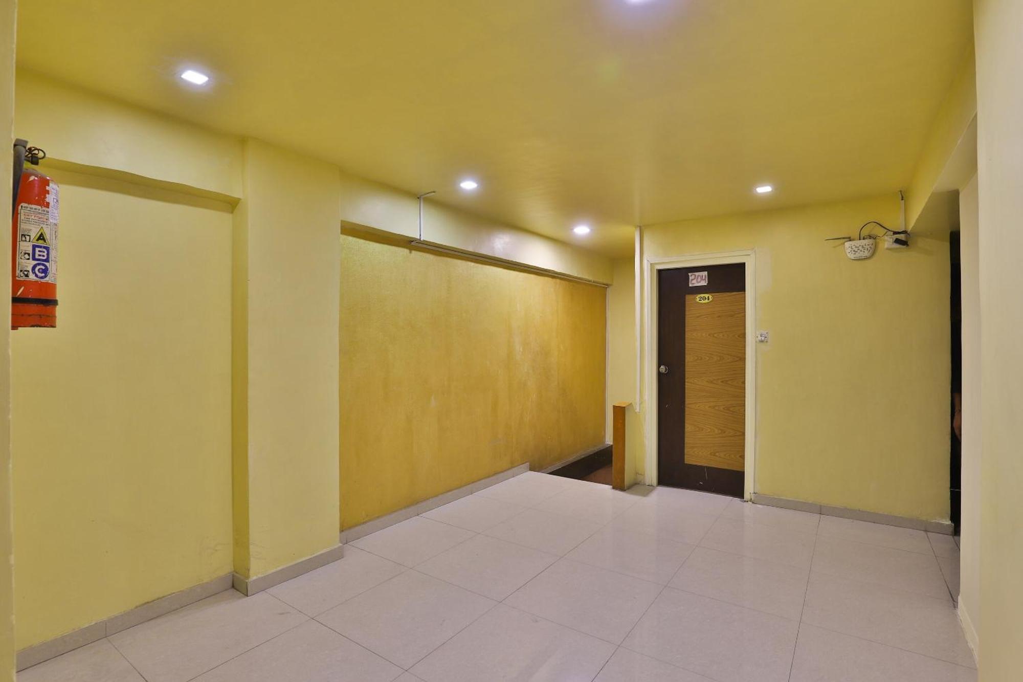 Spot On Hotel Shreeji Palace Ahmedabad Ngoại thất bức ảnh